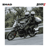 Box motor SHAD SH51 aluminium 50L warna silver tampak belakang terpasang di motor touring